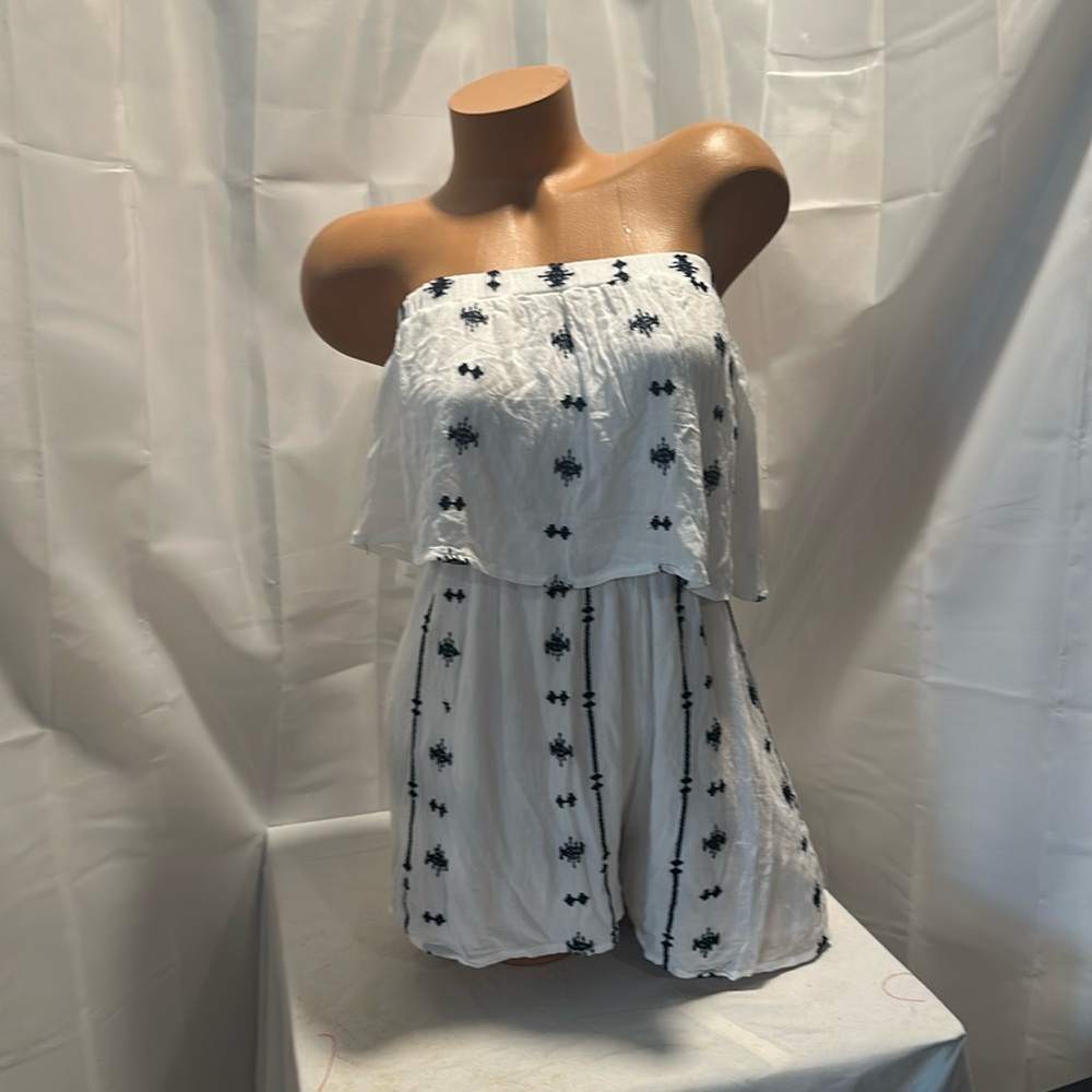 Woman’s white blue trim, romper new with tags size large very fashionable